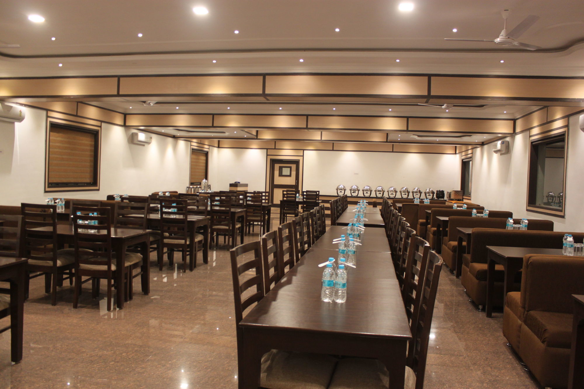 Niranjana Hotel Bodhgaya Restoran fotoğraf